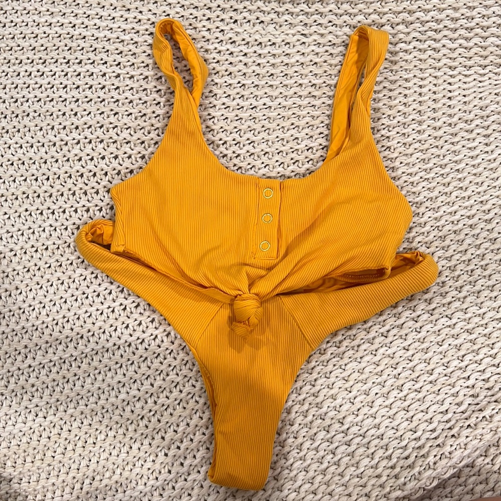 Beach bunny swimsuit bikini.